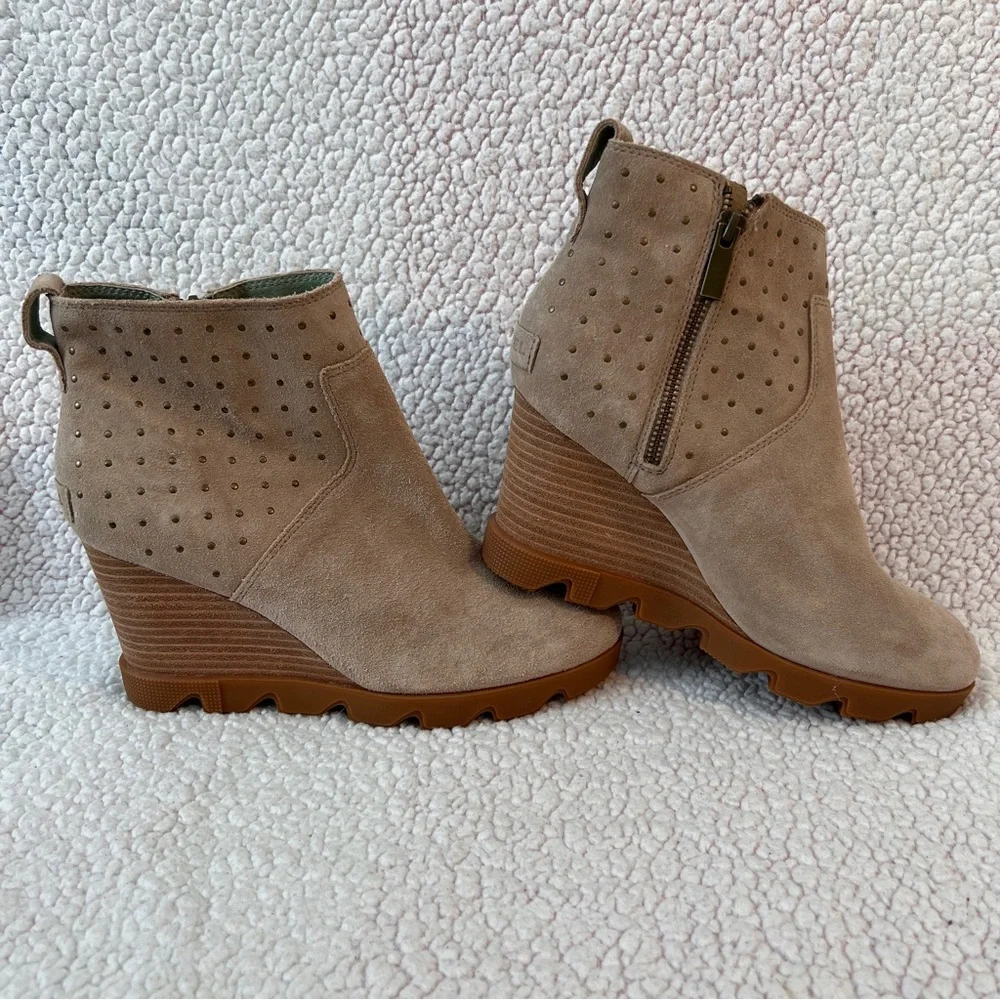 Sorel Joan Uptown Bootie Stud Sandy Tan Wedge Bootie US 9 Waterproof Suede - Picture 3 of 7